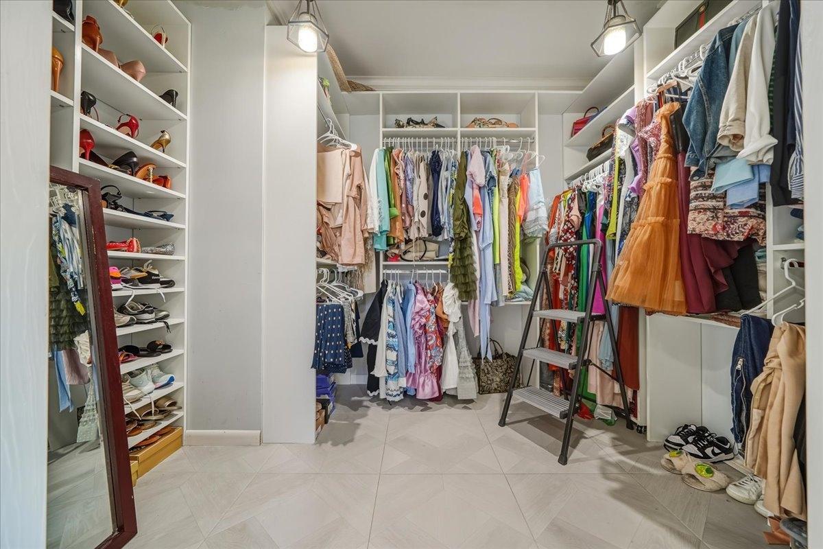 #9 KINGFISHER ISLAND