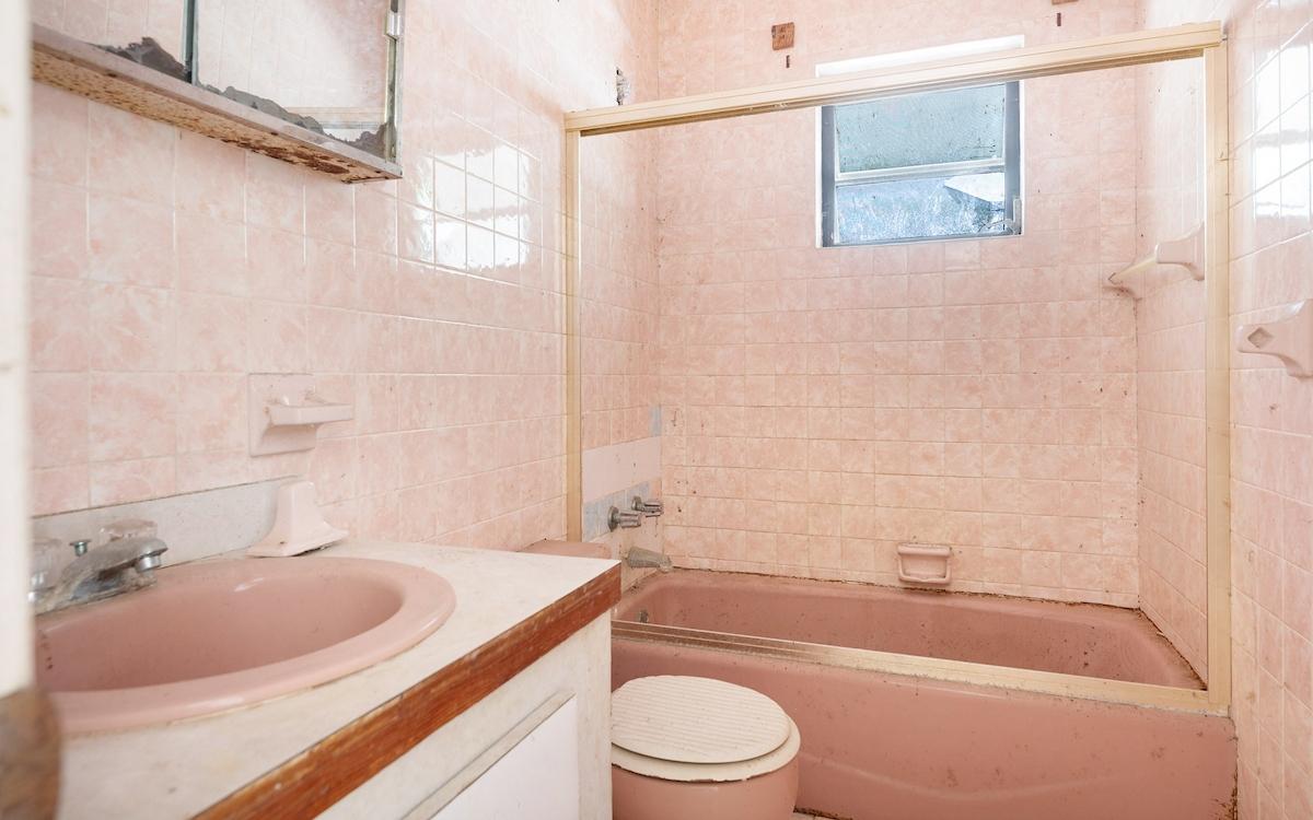 QUEEN’S HGHWAY DEEP CREEK