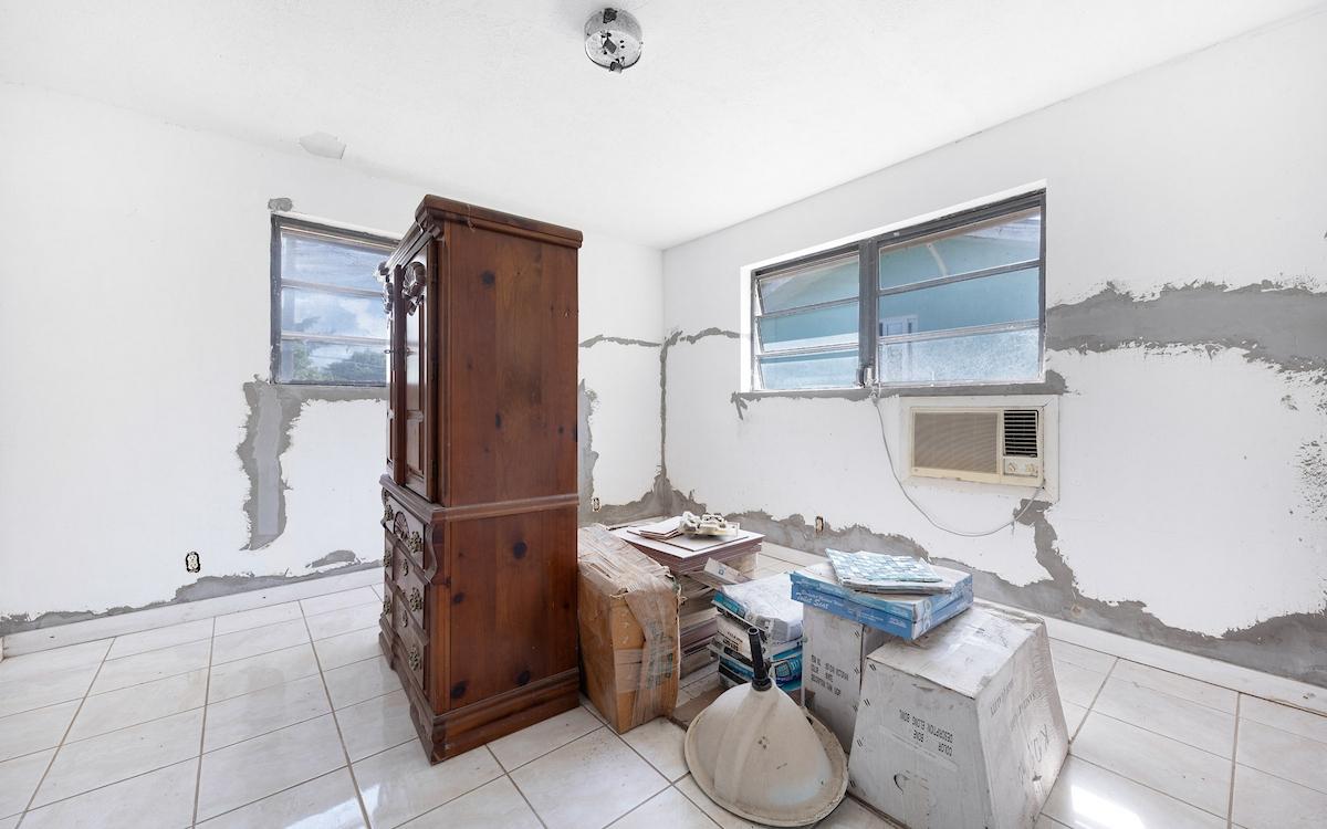 QUEEN’S HGHWAY DEEP CREEK