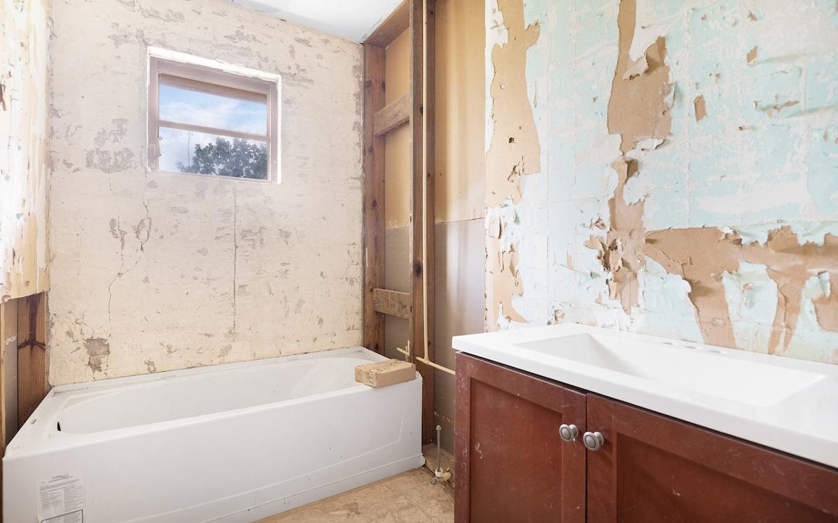 QUEEN’S HGHWAY DEEP CREEK