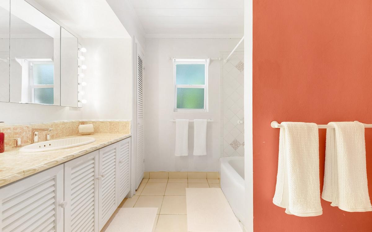 SENZA NOME, DOUBLE BAY