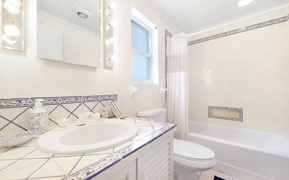 SENZA NOME, DOUBLE BAY