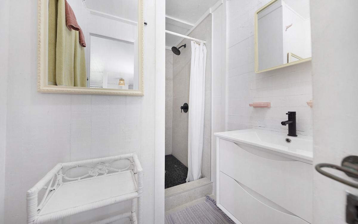 SENZA NOME, DOUBLE BAY