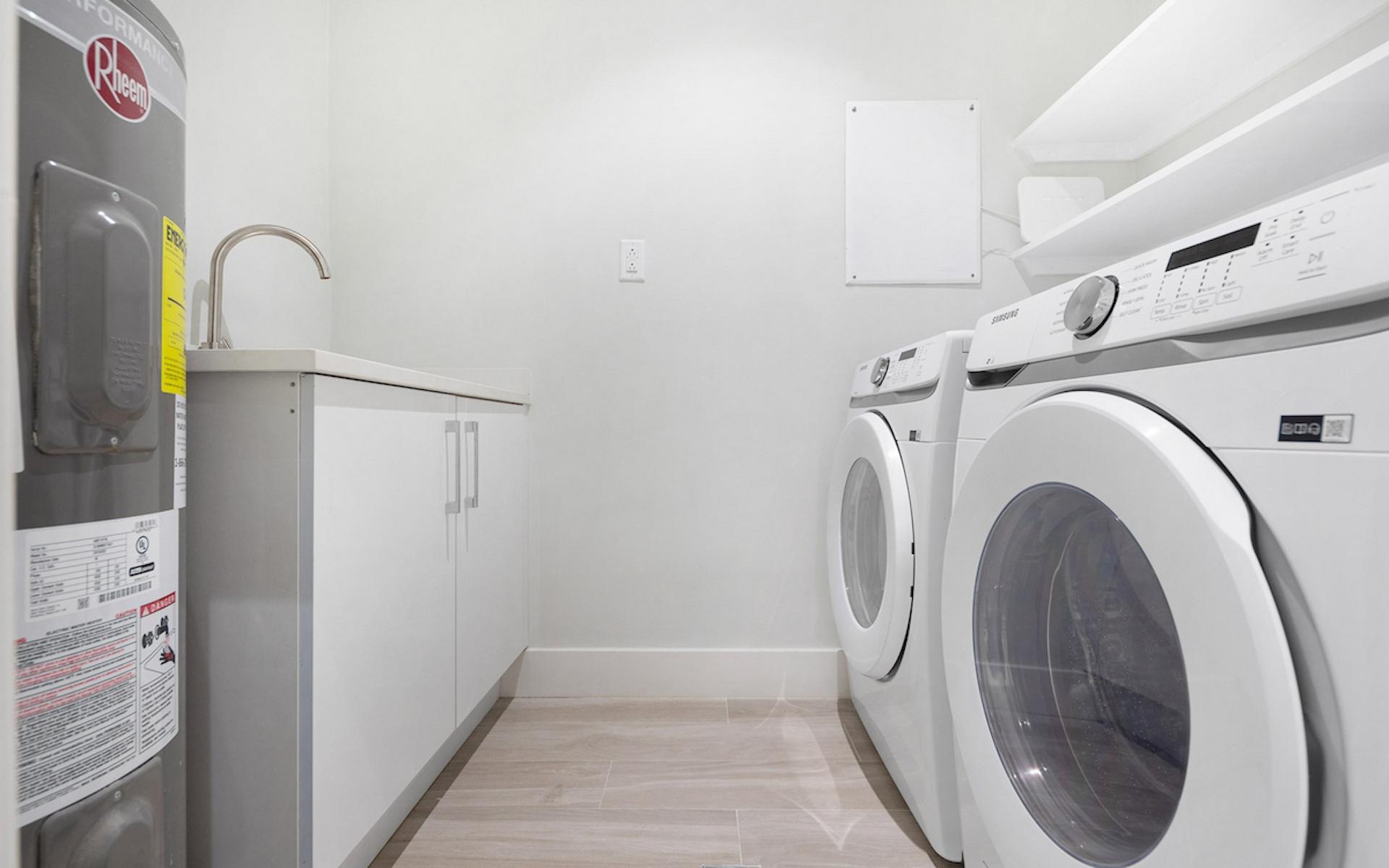 GALLEON BAY, PALM CAY