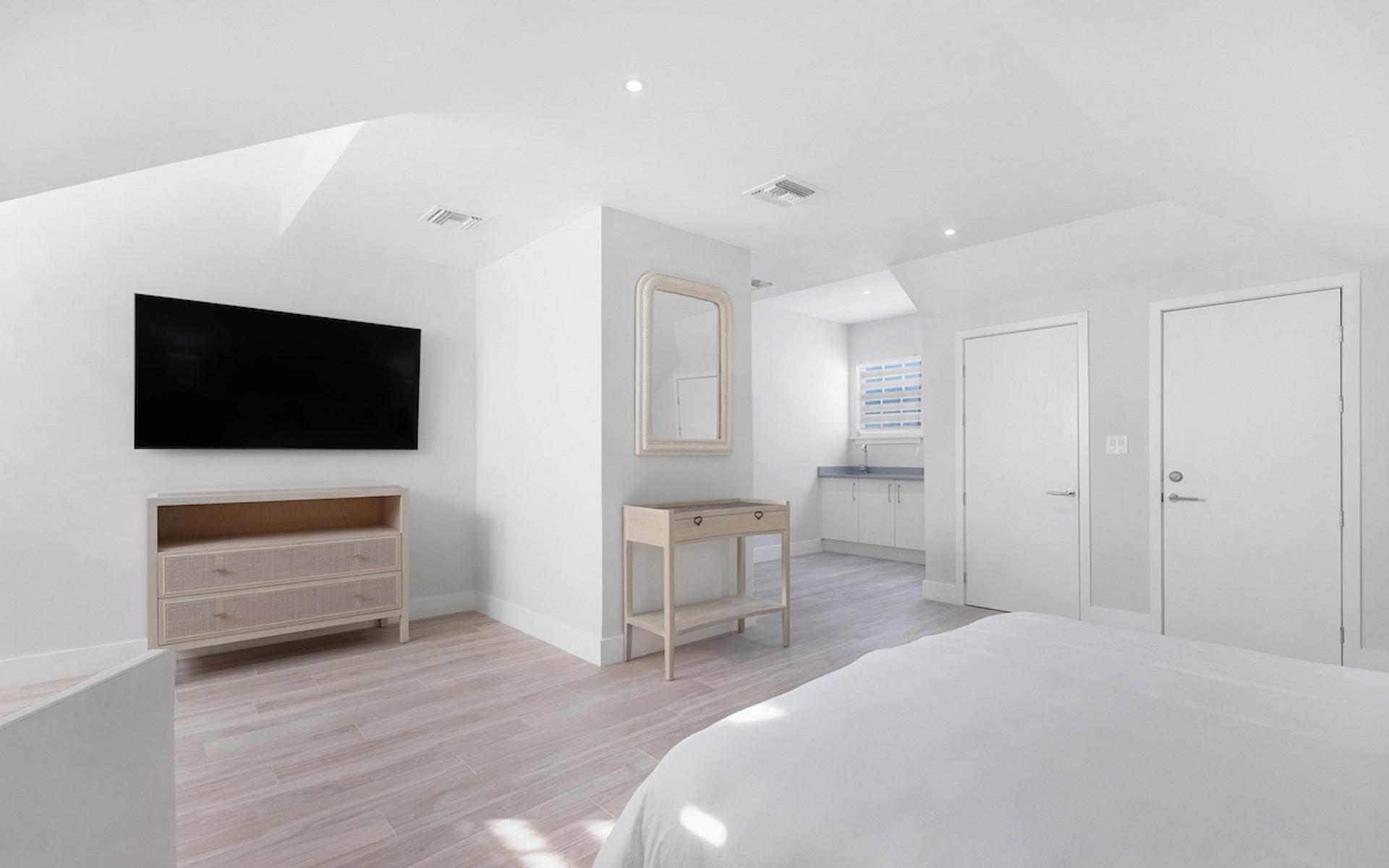 GALLEON BAY, PALM CAY