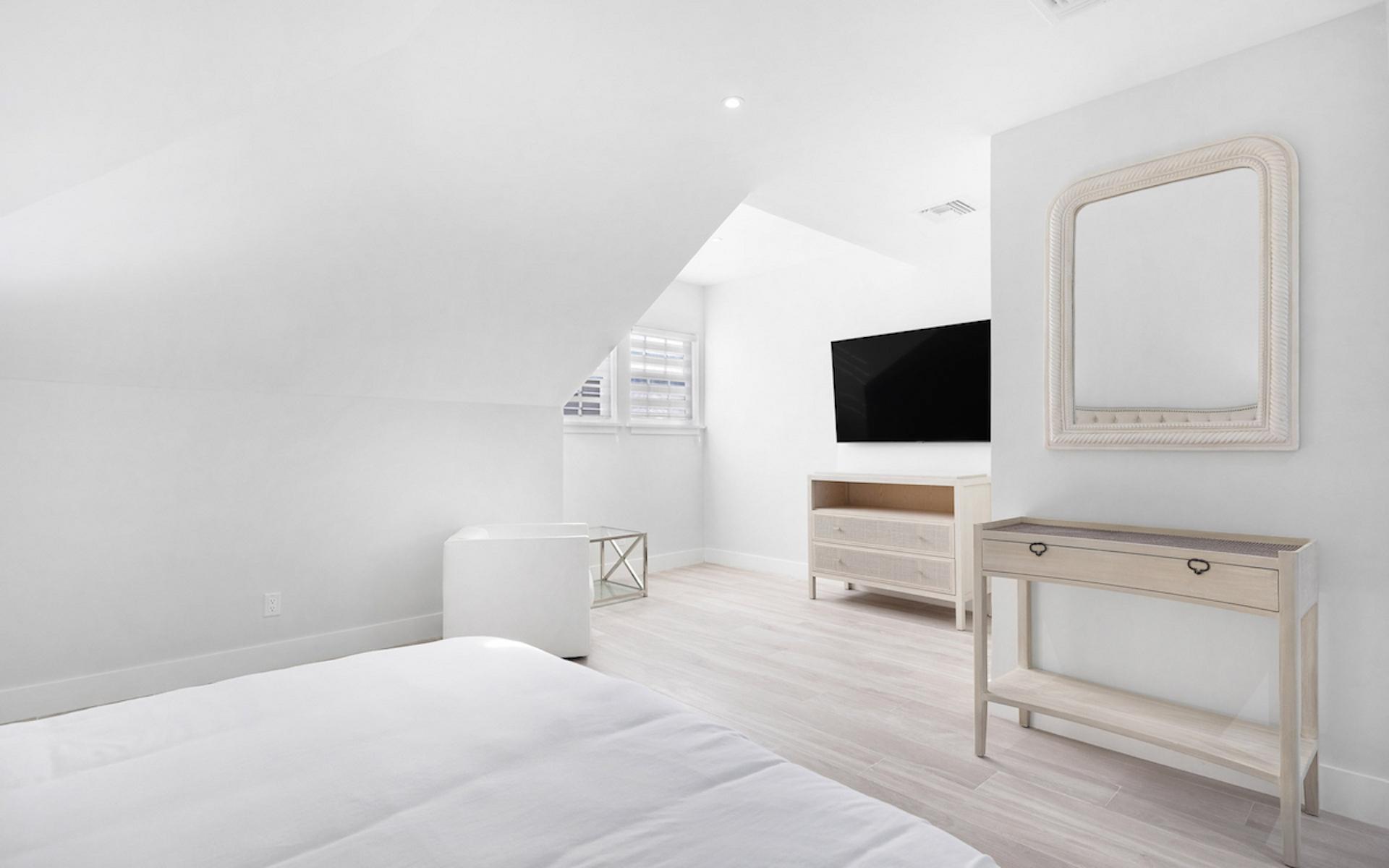 GALLEON BAY, PALM CAY