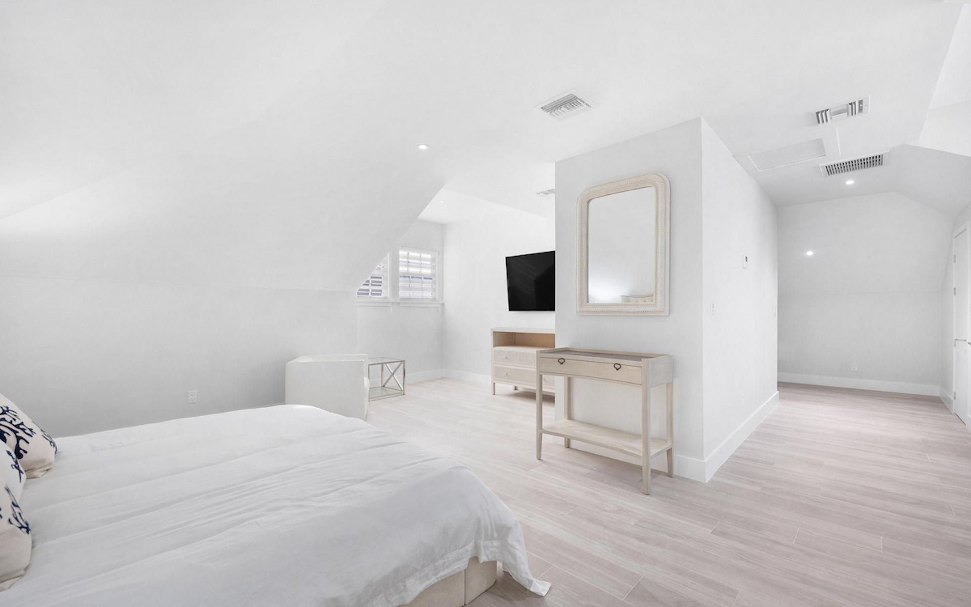 GALLEON BAY, PALM CAY