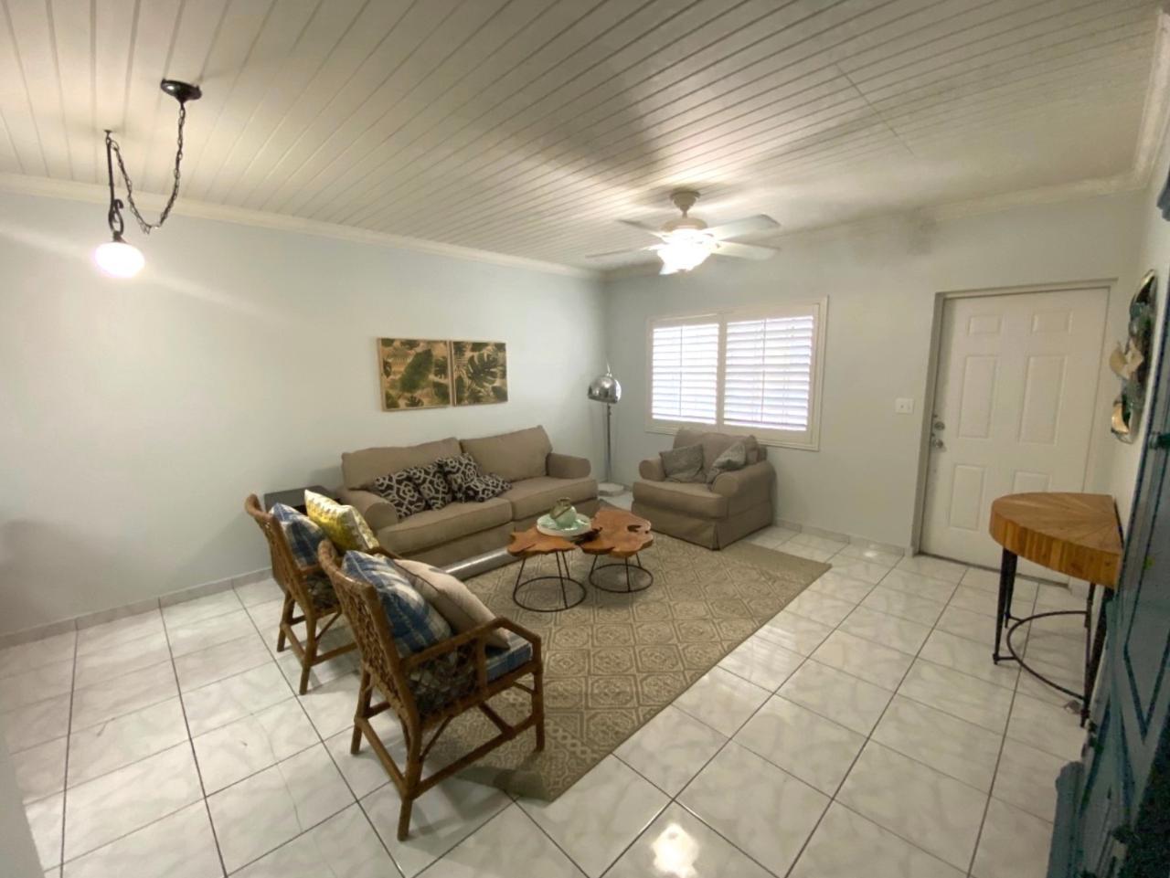 COTTAGE 9B MONTAGU VILLAS