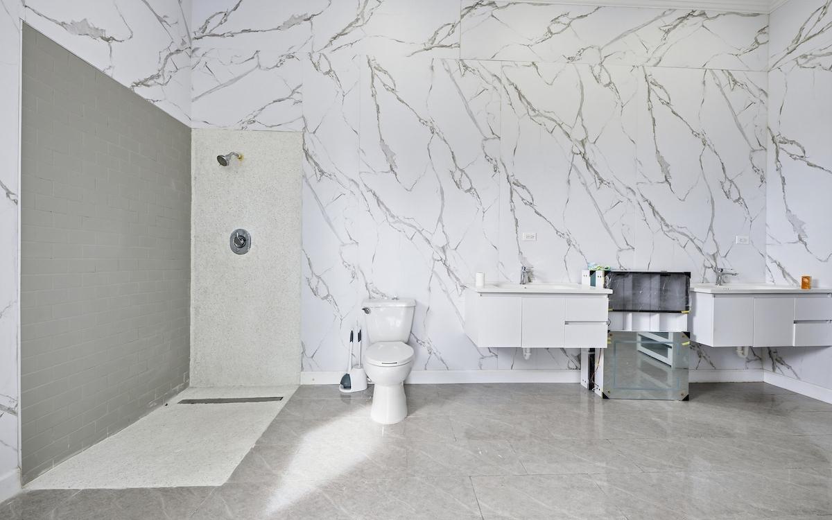 LOT 4, CHARLOTTE ISLAND