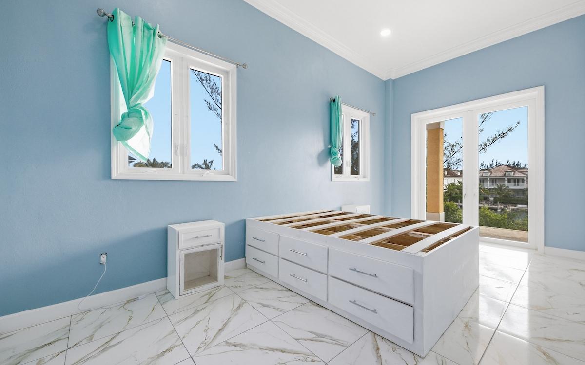 LOT 4, CHARLOTTE ISLAND