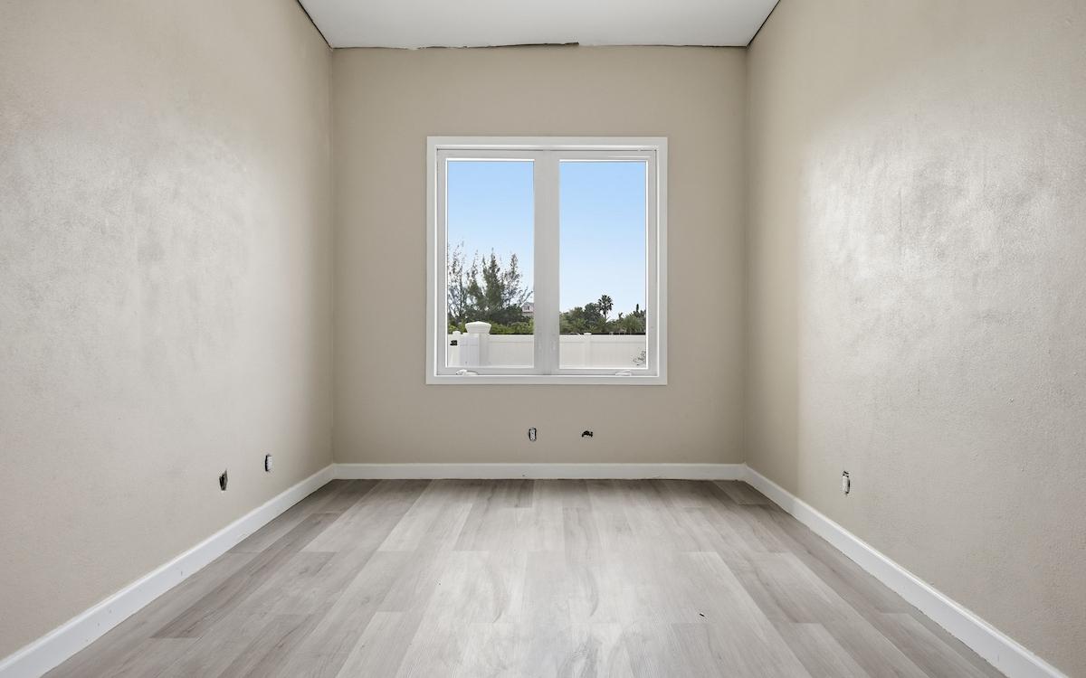 LOT 4, CHARLOTTE ISLAND