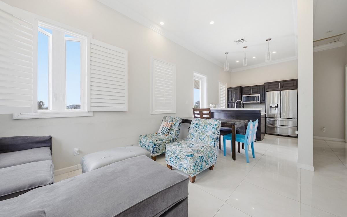 LOT 4, CHARLOTTE ISLAND