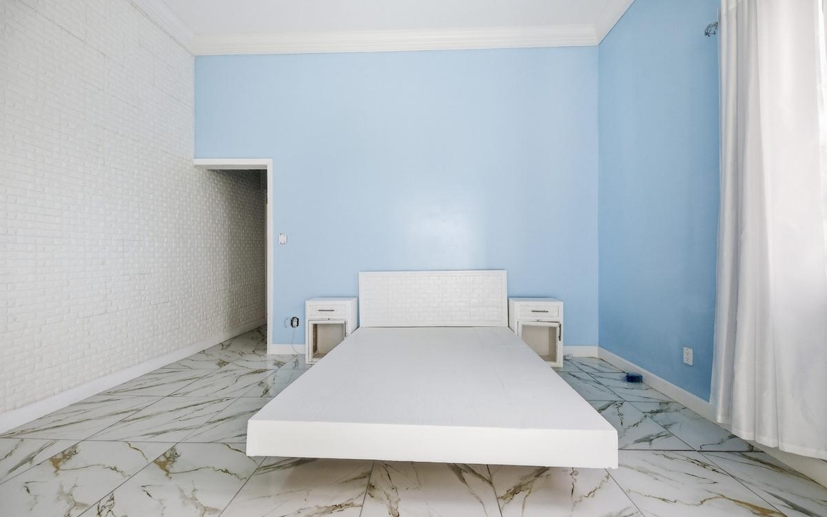 LOT 4, CHARLOTTE ISLAND