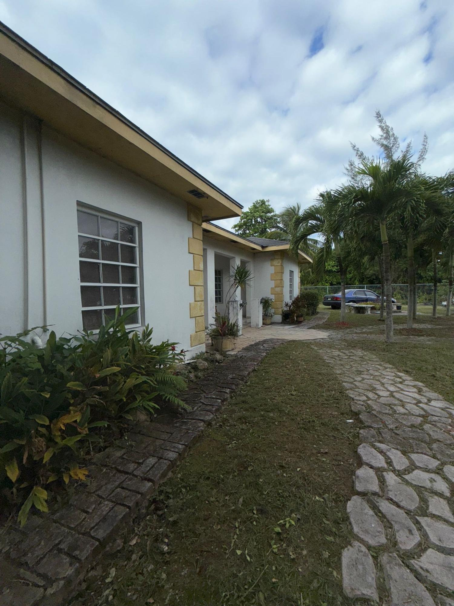 PALM BREEZE DRIVE N.P.