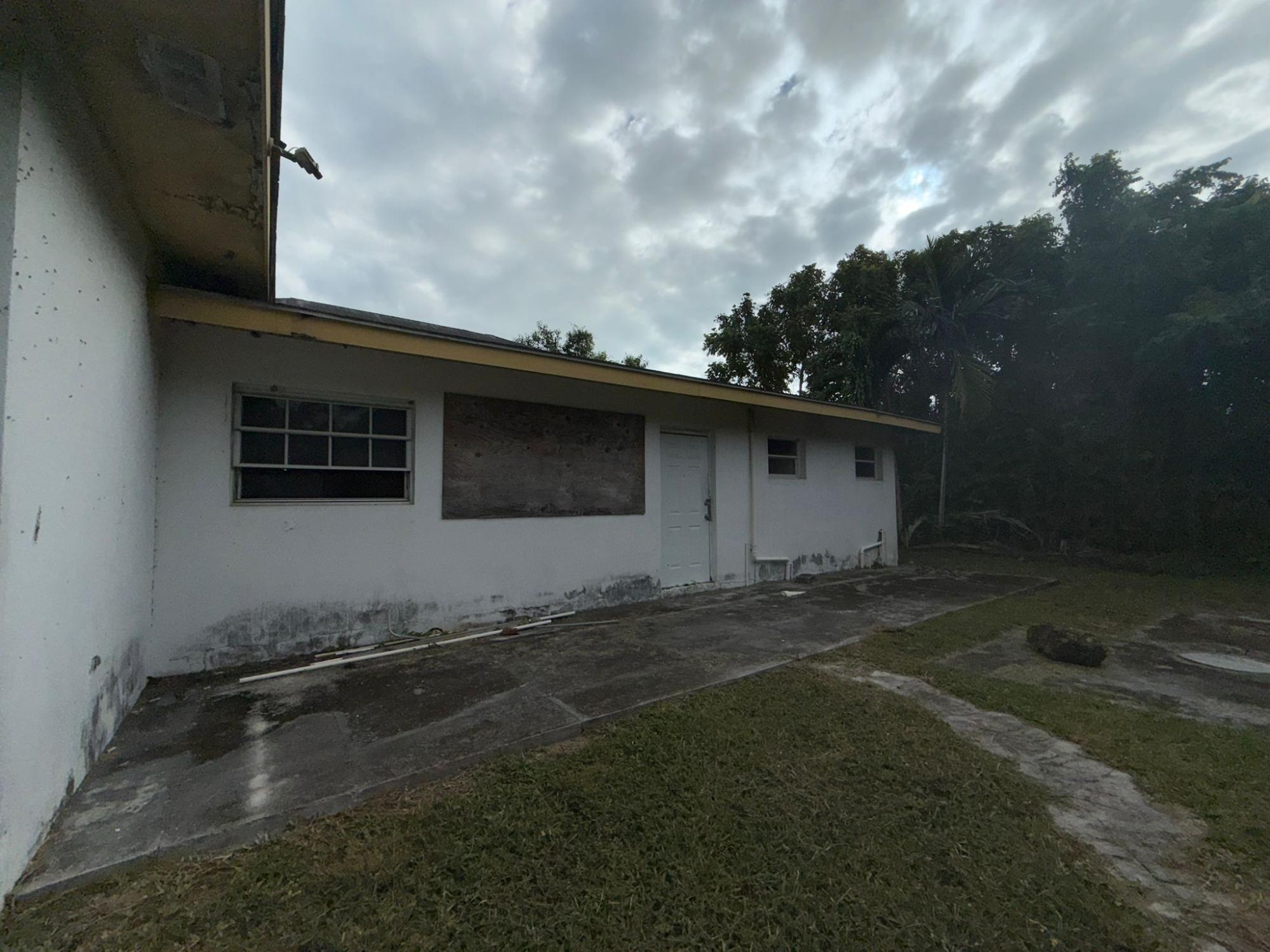 PALM BREEZE DRIVE N.P.