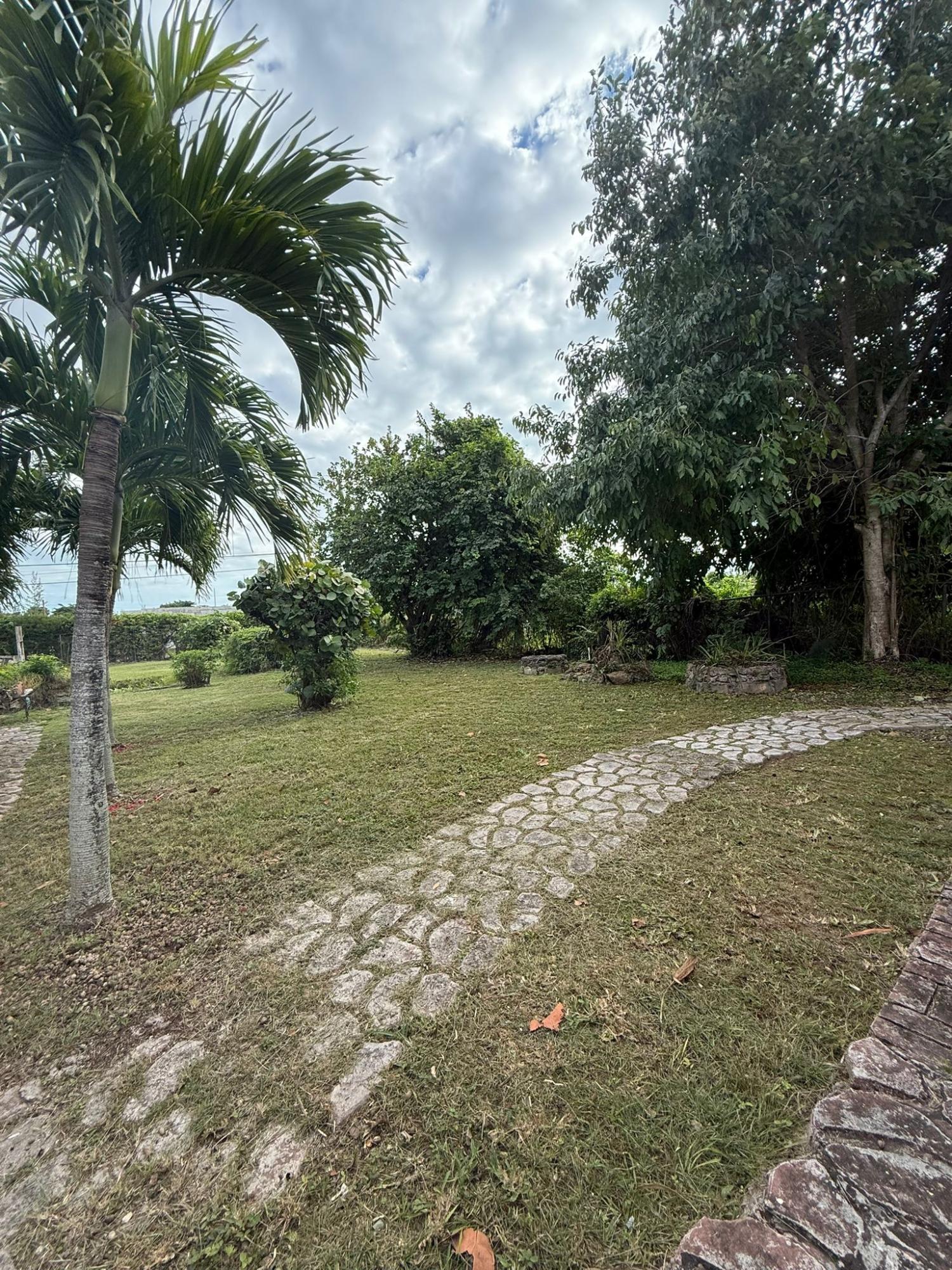 PALM BREEZE DRIVE N.P.