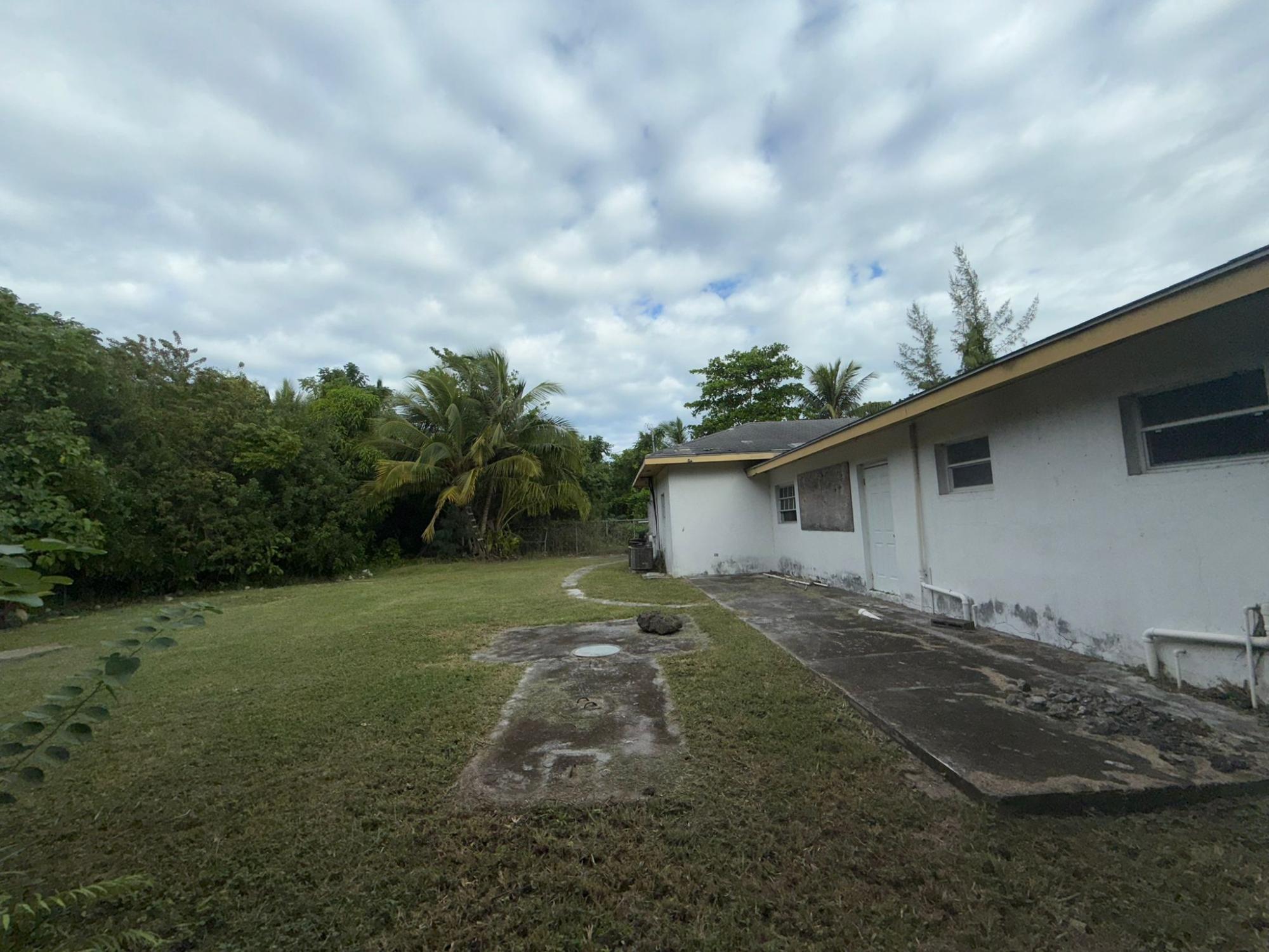 PALM BREEZE DRIVE N.P.