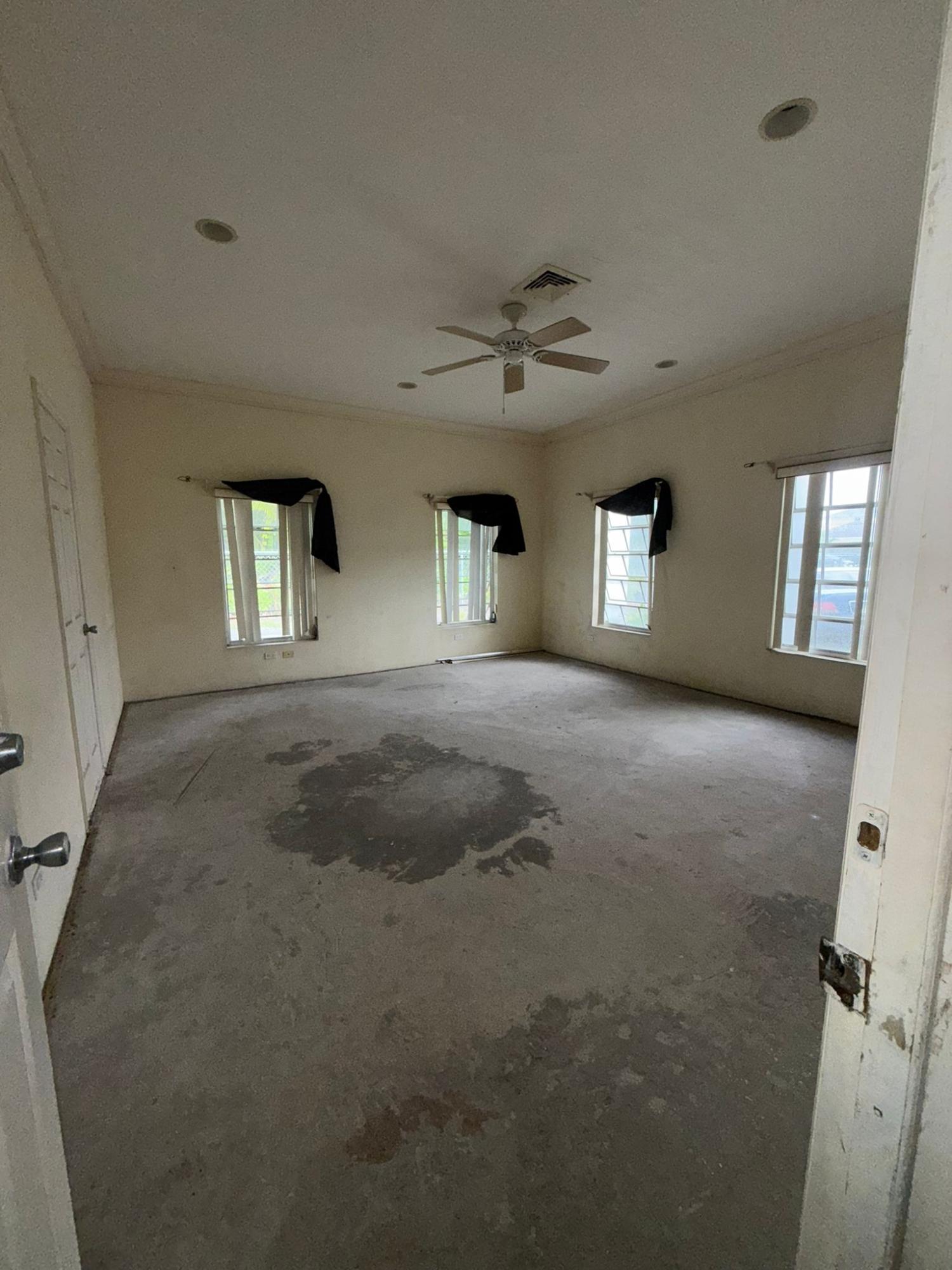 PALM BREEZE DRIVE N.P.