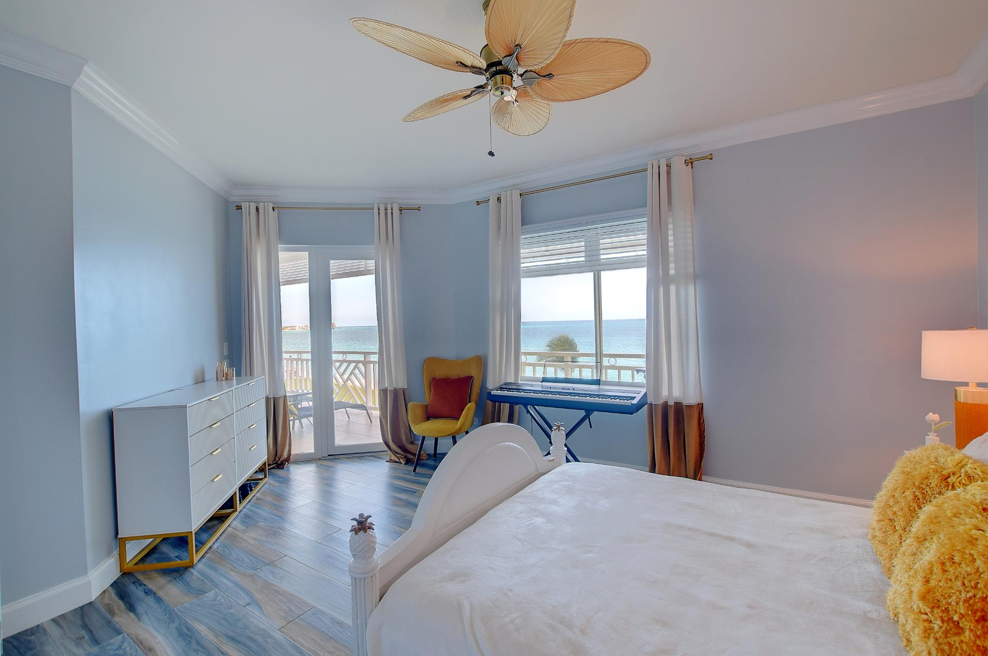 CABLE BEACH, BAHAMAS