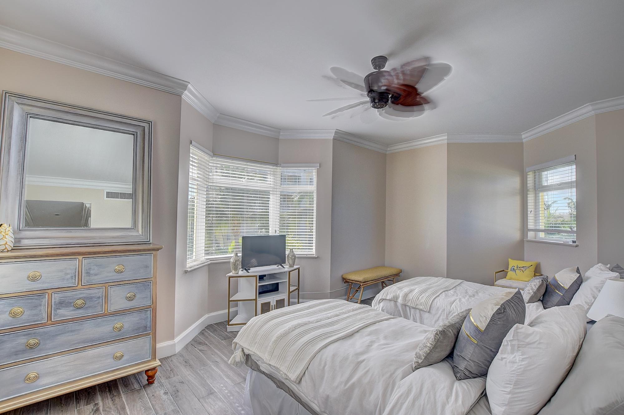 CABLE BEACH, BAHAMAS