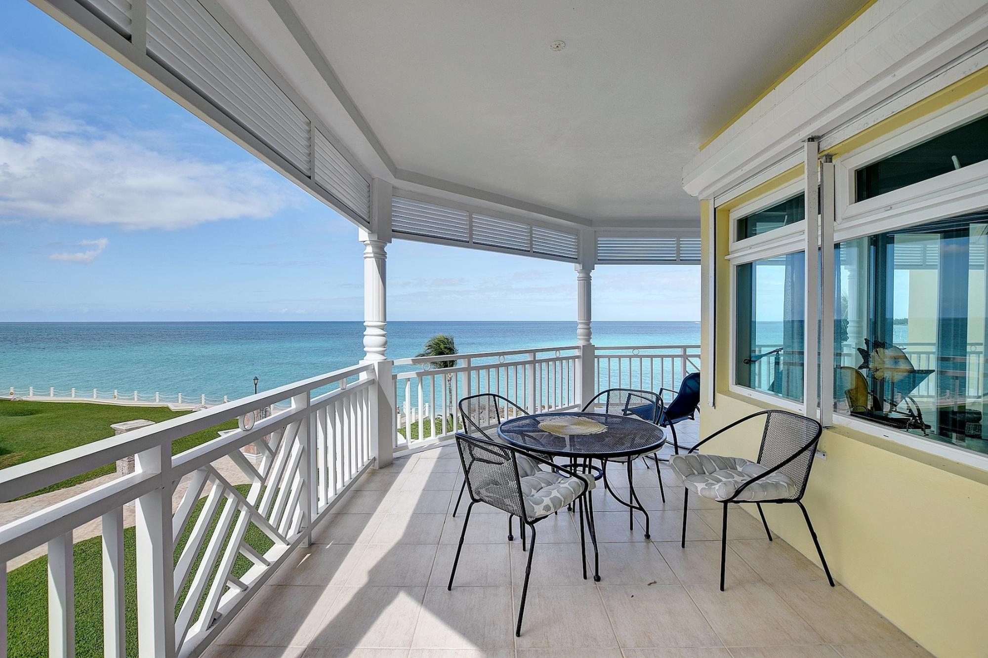 CABLE BEACH, BAHAMAS