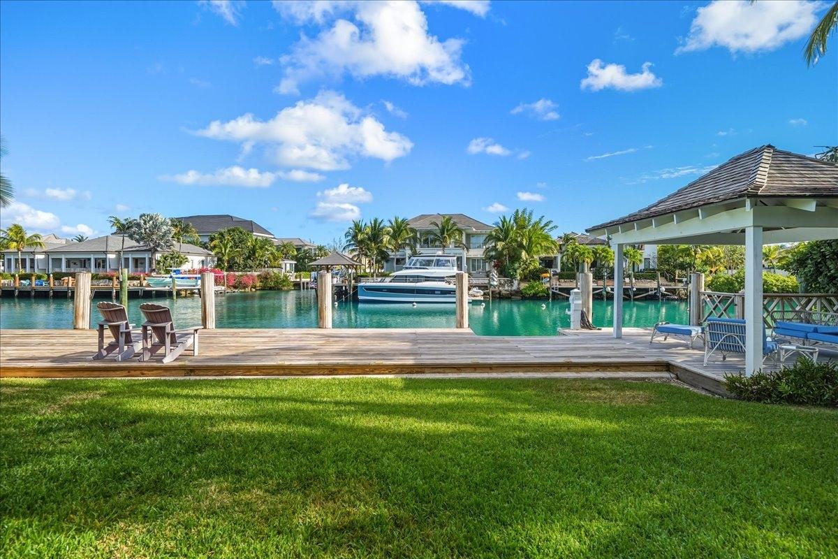 TWO PALMS OLD FORT BAY