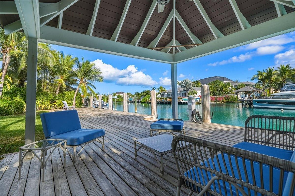 TWO PALMS OLD FORT BAY