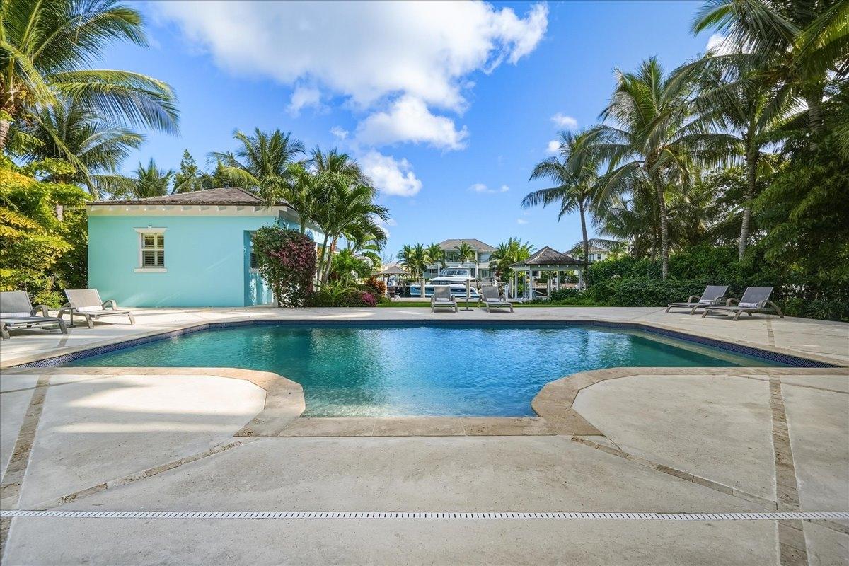 TWO PALMS OLD FORT BAY