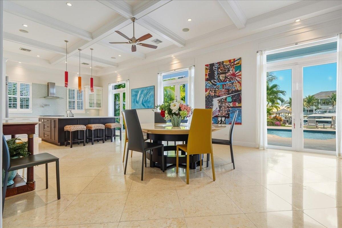 TWO PALMS OLD FORT BAY