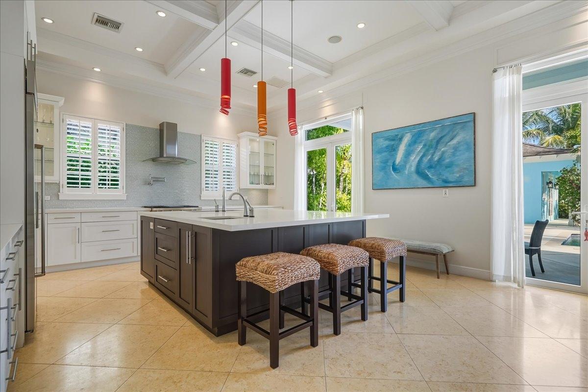 TWO PALMS OLD FORT BAY