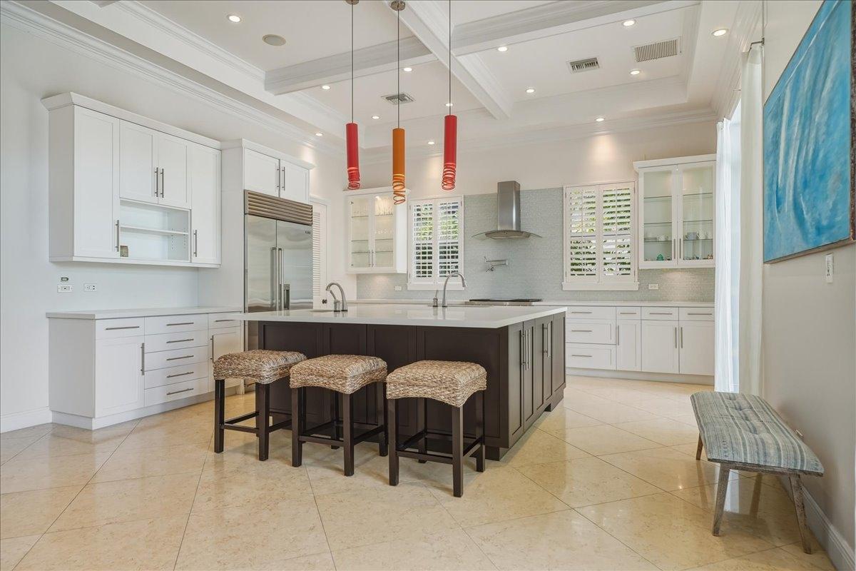 TWO PALMS OLD FORT BAY