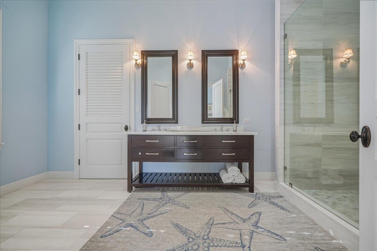 TWO PALMS OLD FORT BAY