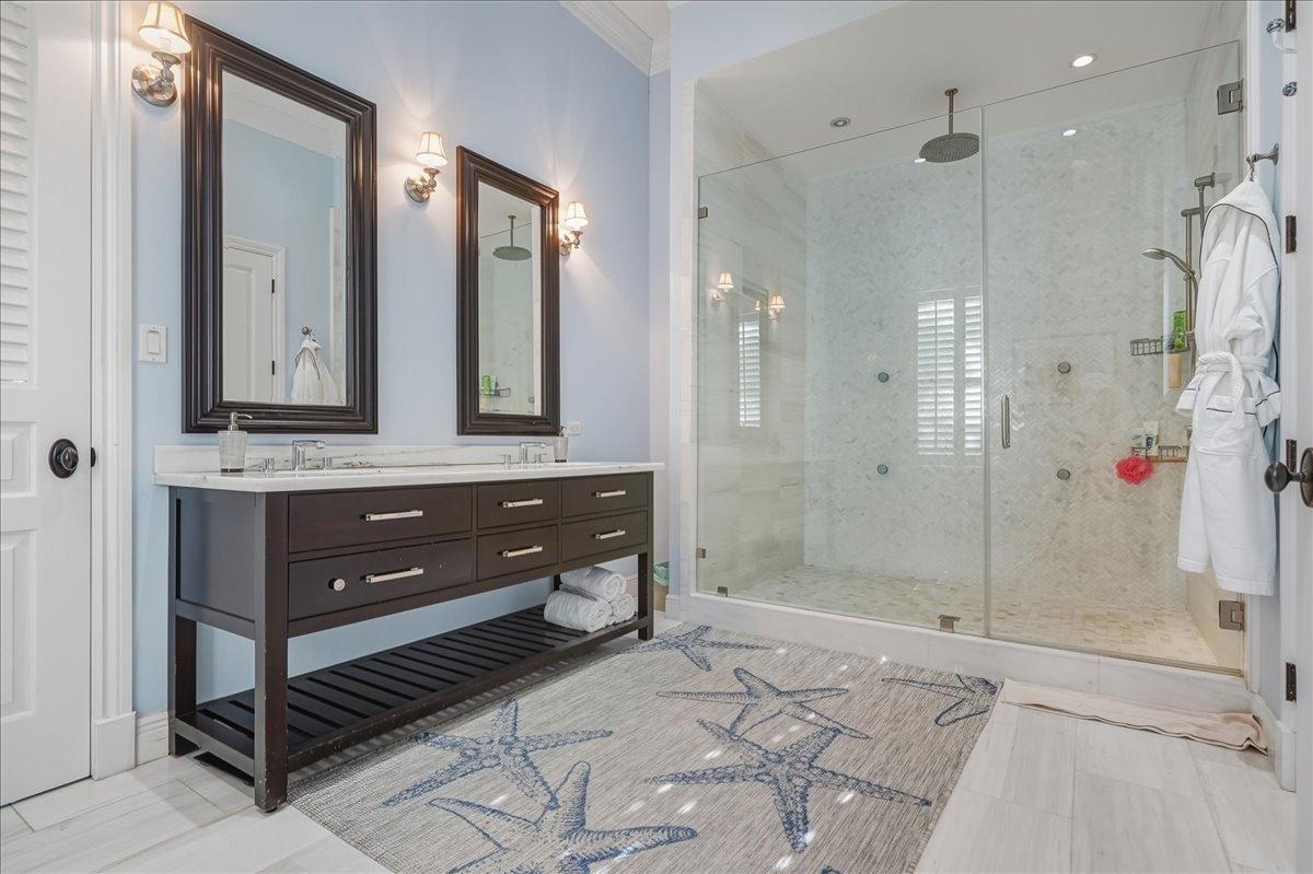 TWO PALMS OLD FORT BAY