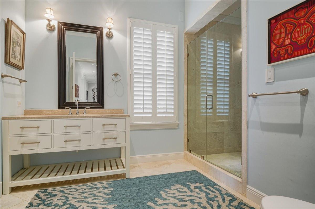 TWO PALMS OLD FORT BAY