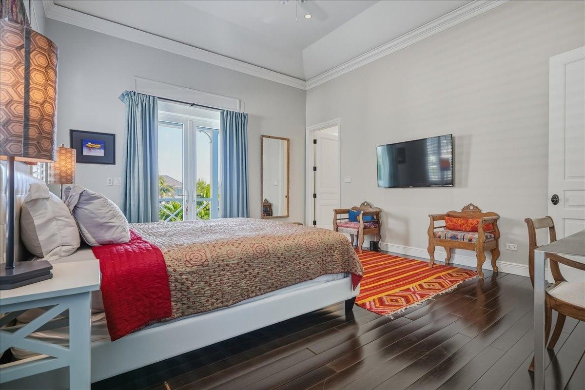 TWO PALMS OLD FORT BAY