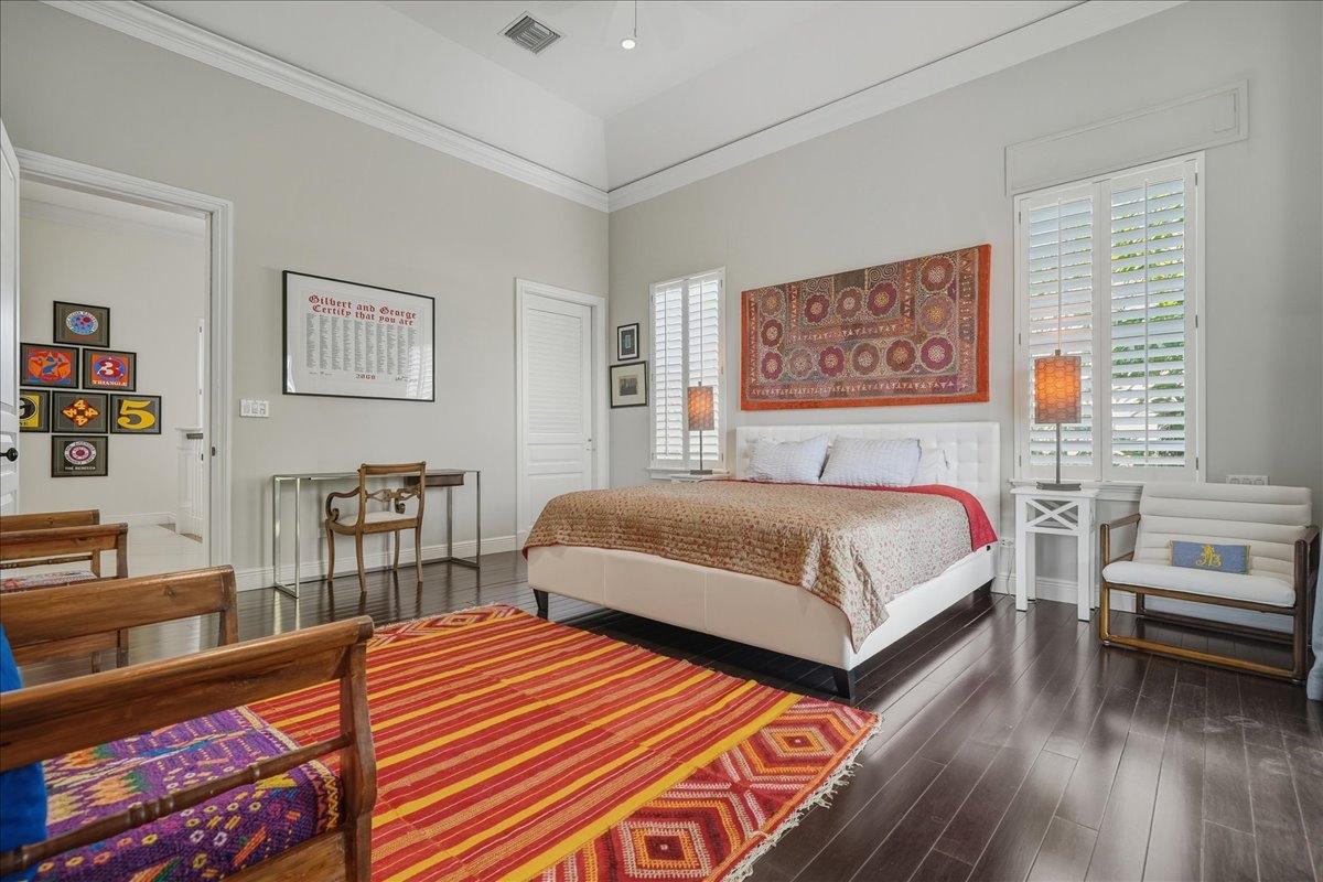 TWO PALMS OLD FORT BAY