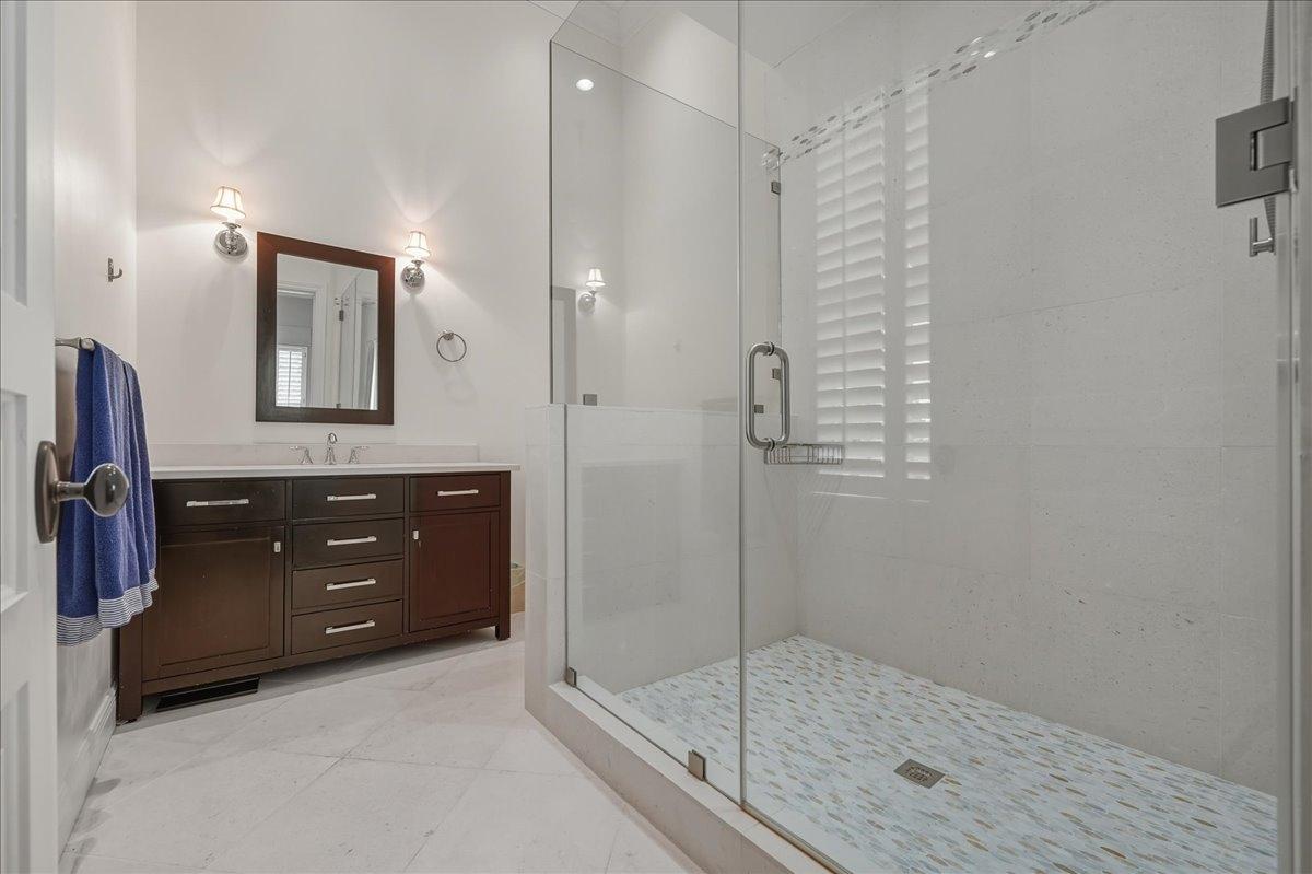 TWO PALMS OLD FORT BAY