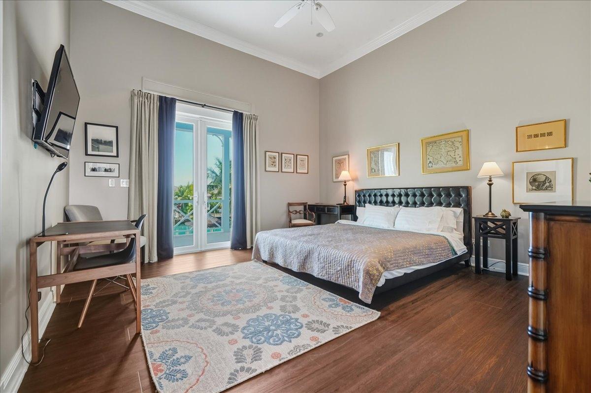 TWO PALMS OLD FORT BAY