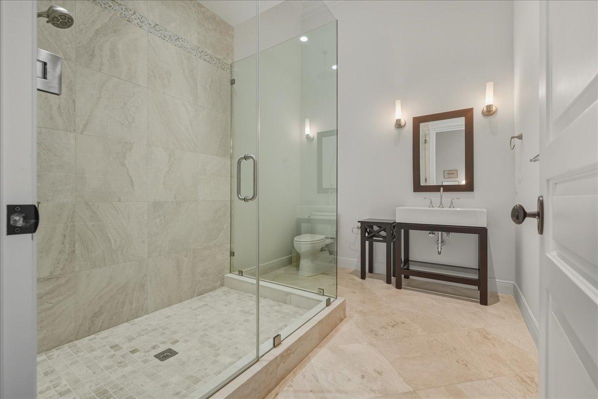 TWO PALMS OLD FORT BAY