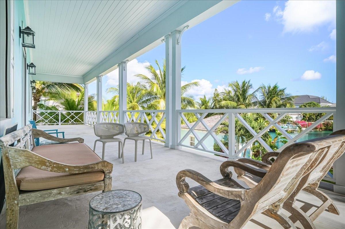 TWO PALMS OLD FORT BAY