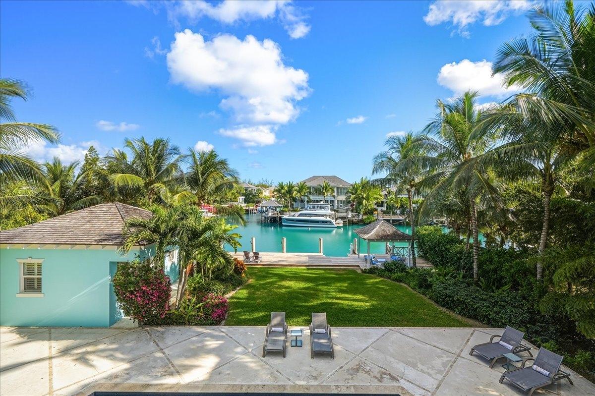 TWO PALMS OLD FORT BAY