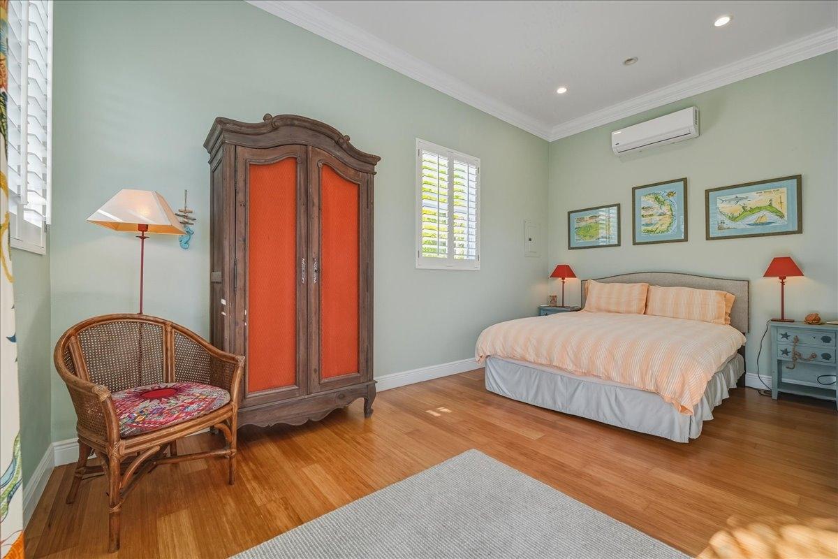 TWO PALMS OLD FORT BAY