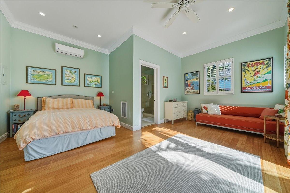 TWO PALMS OLD FORT BAY