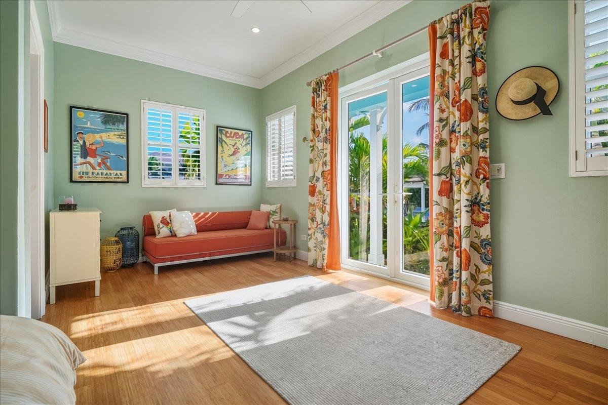 TWO PALMS OLD FORT BAY