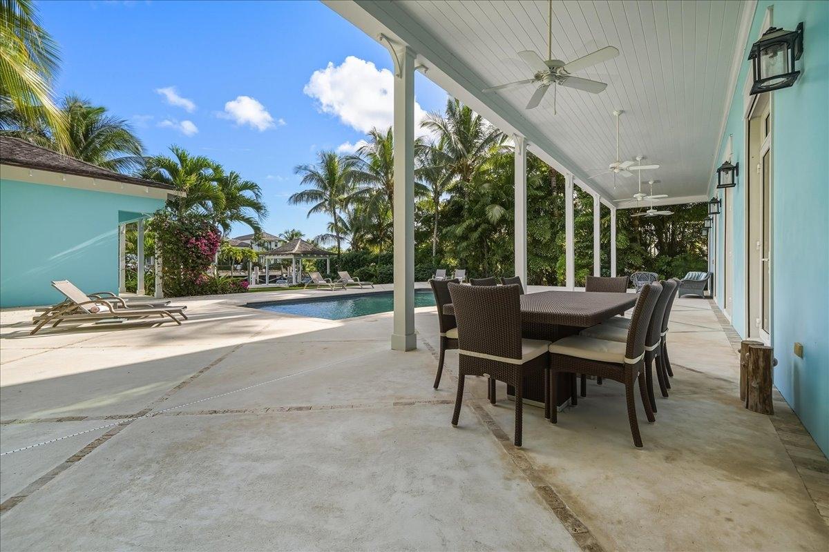 TWO PALMS OLD FORT BAY