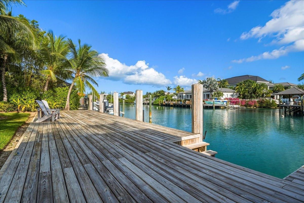 TWO PALMS OLD FORT BAY