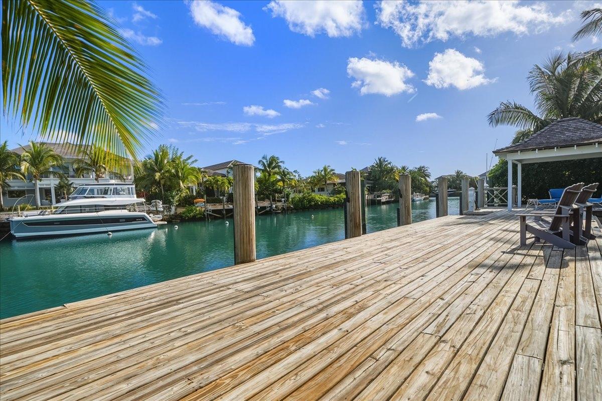 TWO PALMS OLD FORT BAY