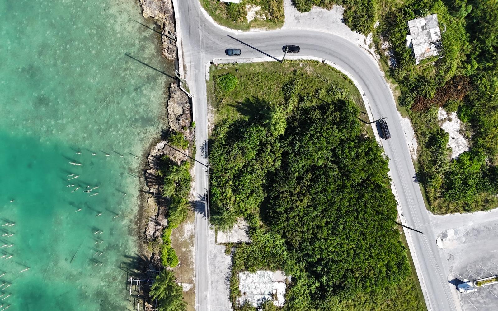 ELIZABETH AVE & BAY STREET