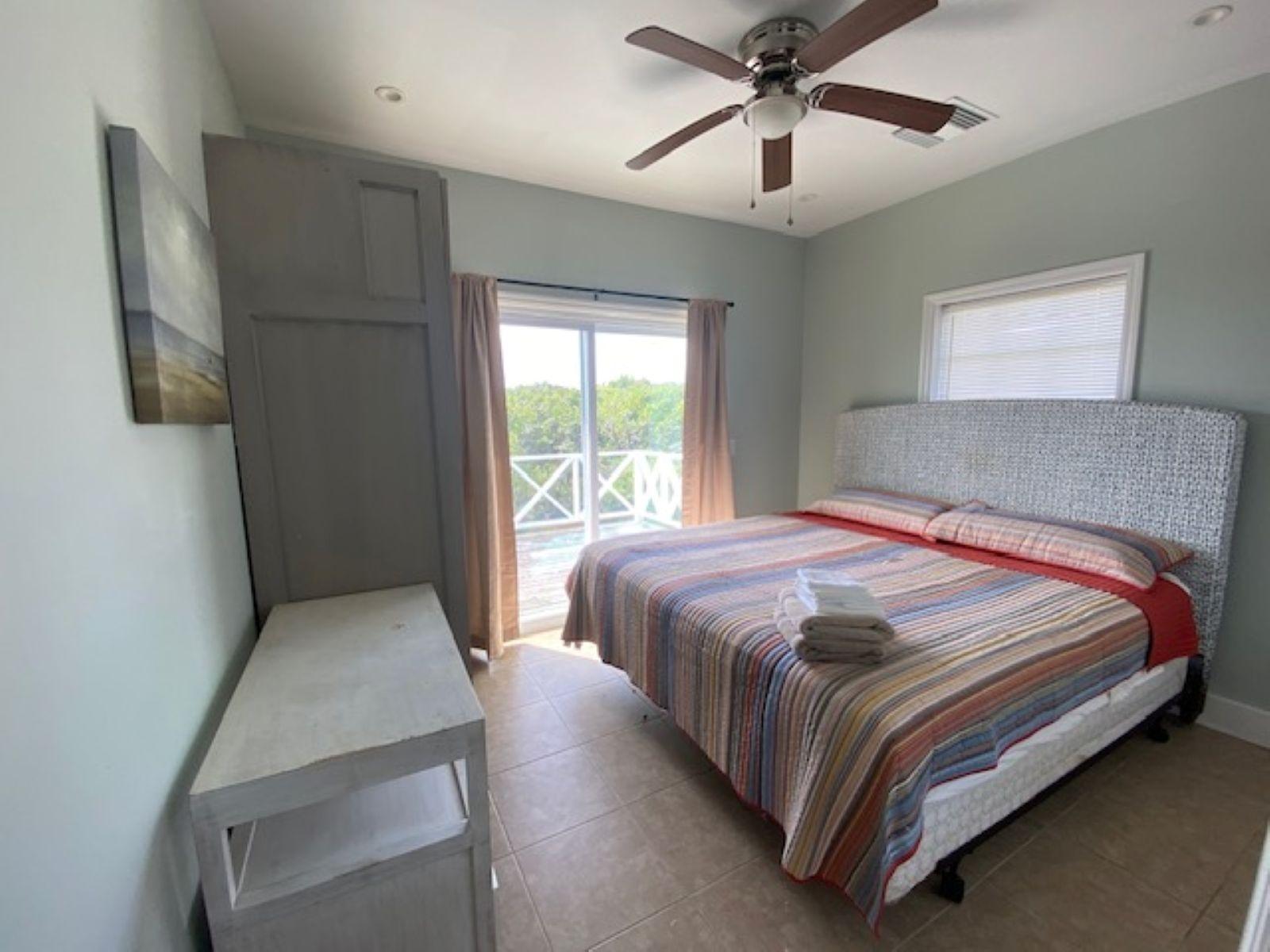 PURA VIDA HOUSE DOLPHIN