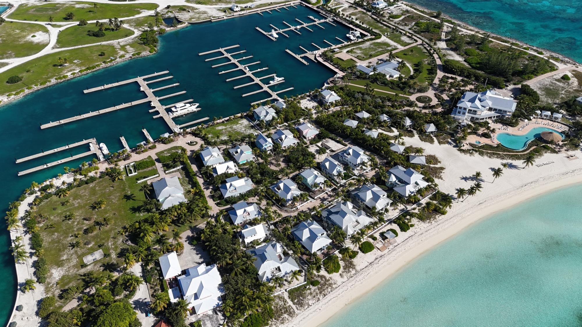 CHUB CAY RESORT & MARINA